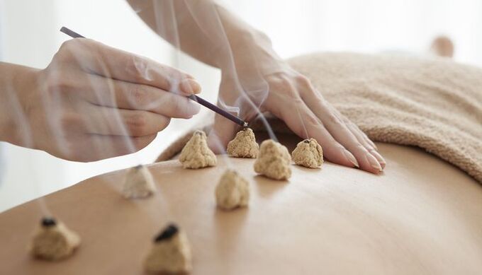 Aufwärmen bioaktiver Punkte am Rücken bei Osteochondrose